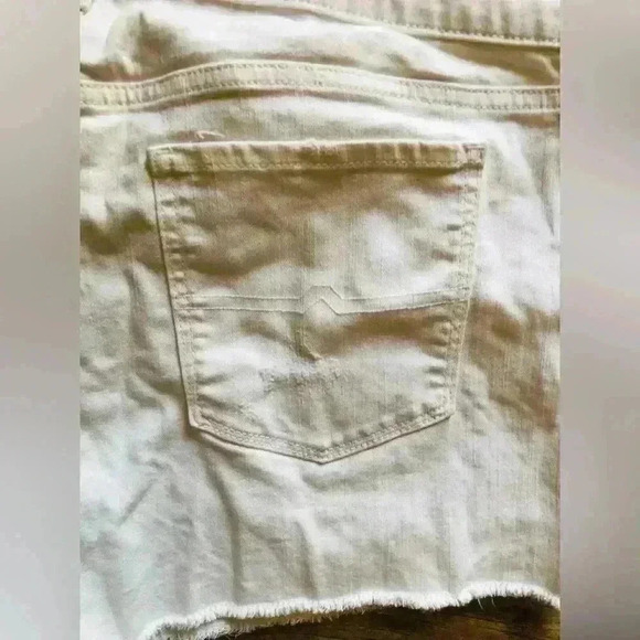 Arizona Jeans White distressed denim short shorts women size 17 - Picture 2 of 4